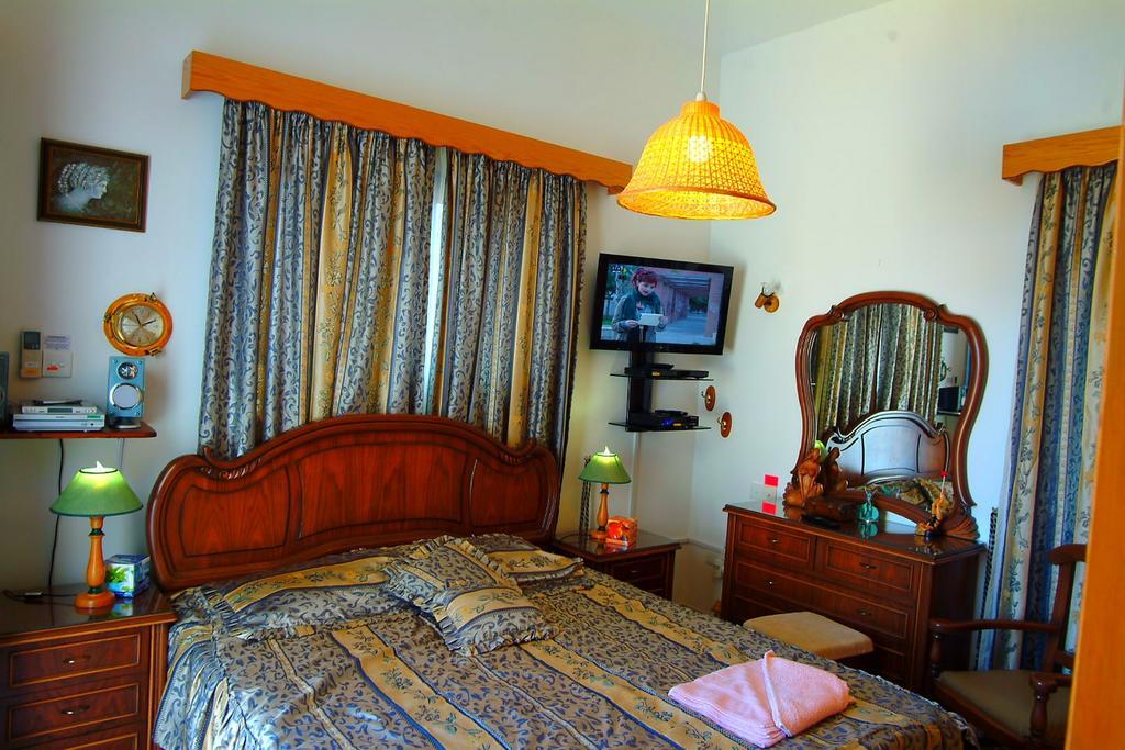 Astrofegia Beachfront Villa Pomos Oda fotoğraf